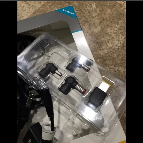 Targus Universal 90W Power Adapter - Picture 5 of 6